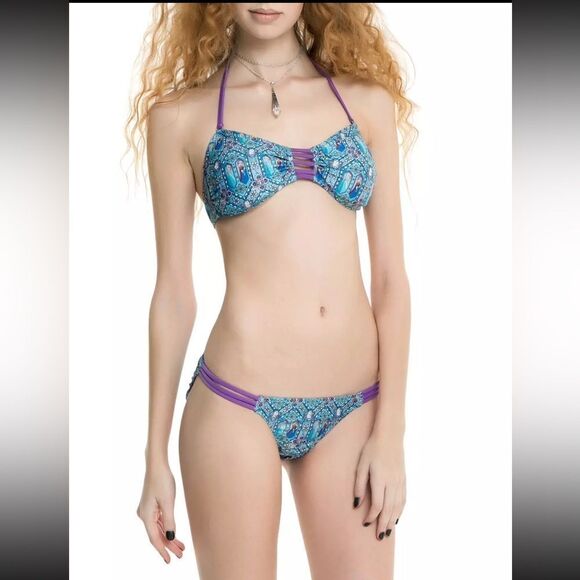 Hot Topic Disneys Frozen Juniors NEW Two Piece Swimsuit XL - Picture 2 of 14